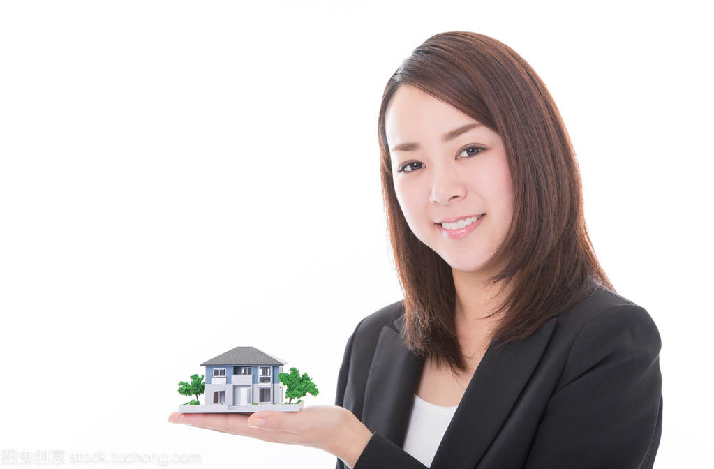 房地产经纪人女人与房子模型